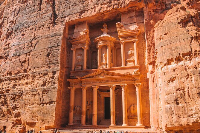 3-Day Petra and Wadi Rum Tour from Tel Aviv - Day 2 inside Petra: Siq, Treasury moments, and the High Place workout
