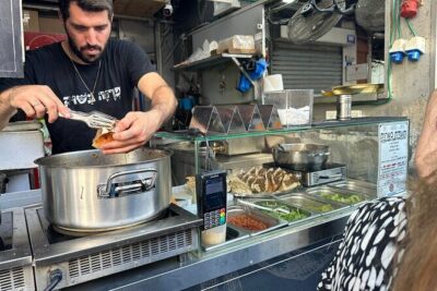 Tel Aviv: Carmel Market Food Tasting Tour “Shuk Hacarmel” - What your 90-minute walk really looks like