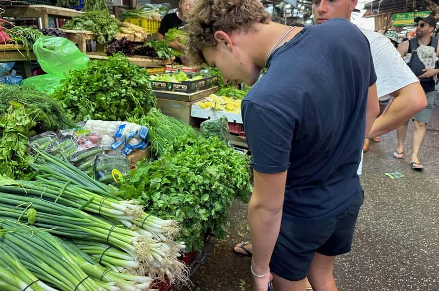 Tel Aviv: Carmel Market & Neighborhood Guided Walking Tour - How the 90-minute walk fits your day